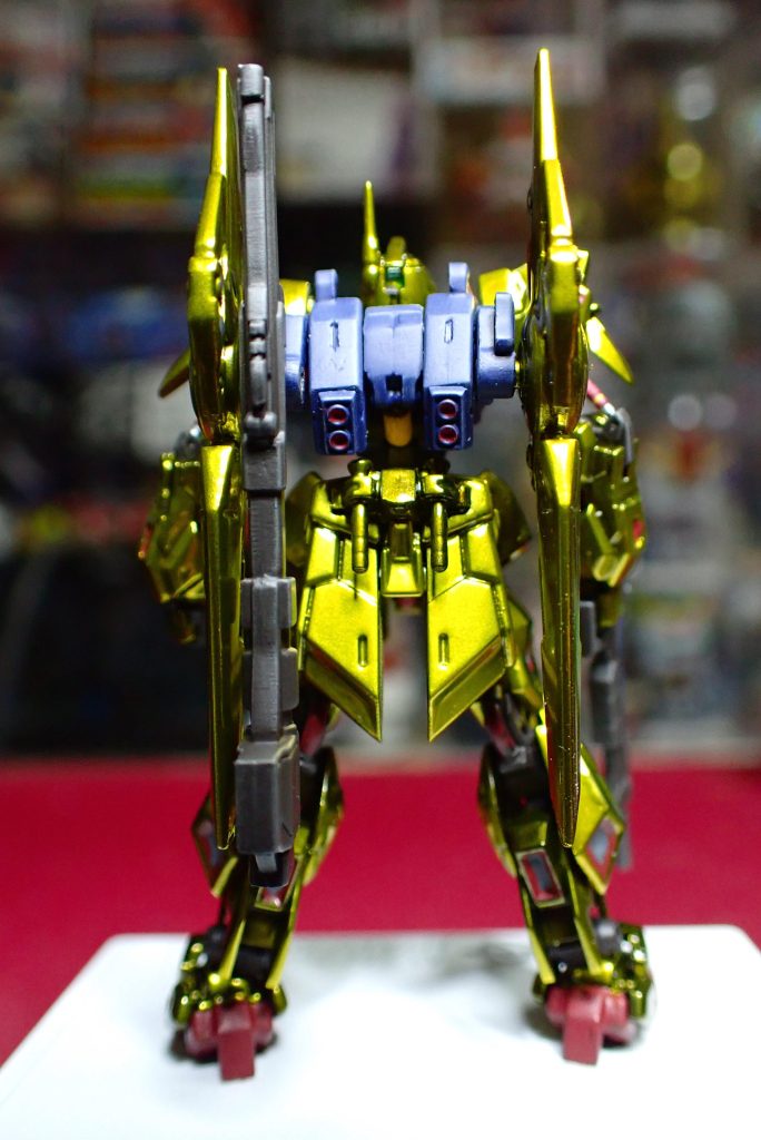 背面。あれ?バックパックの真ん中の四角穴はパーツの付け忘れか?ディテールか?よくわからん(笑)