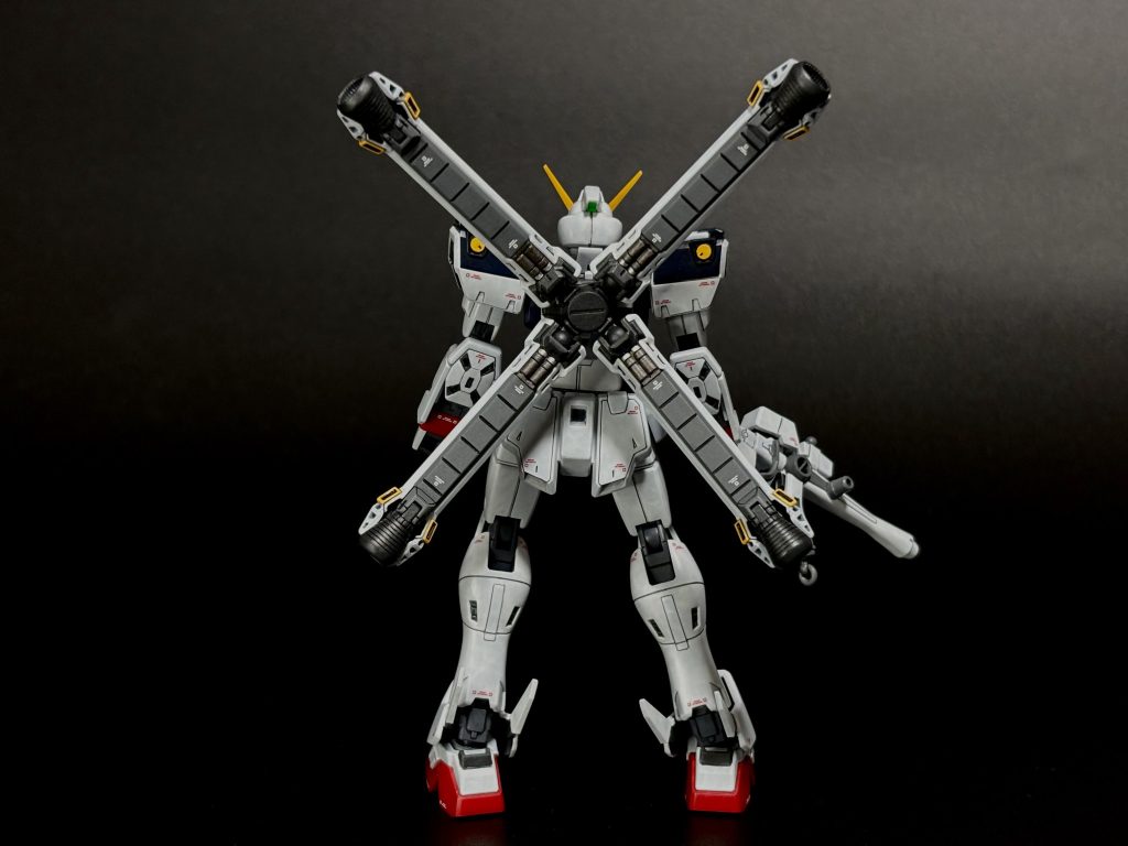 背面から、特徴的なXスラスター。てっきり富野由悠季監督による小説ありきで漫画化してるものだと最近まで思ってたんですが、漫画版が原作になるんですね。