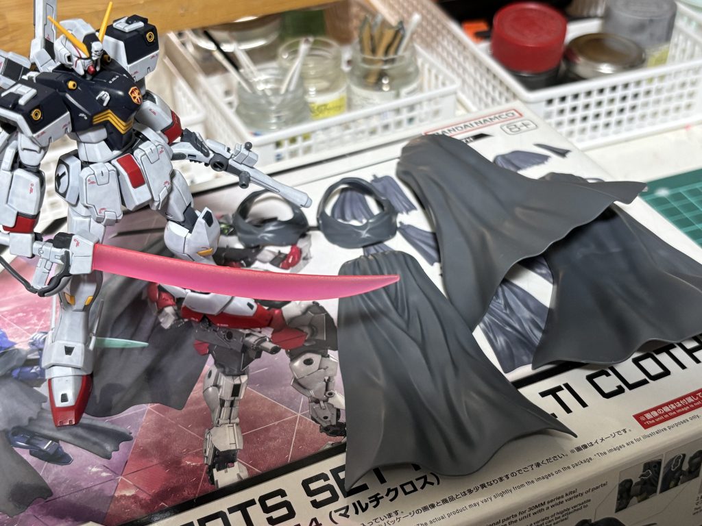 本当はこの30mmマントパーツを使ってABCマント再現しようと思ってましたが、結構手を加えないと装着できなさそうなので一時中断。気が向いたら再チャレンジしようと思います。