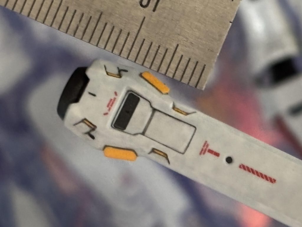 そのXスラスターの先端を拡大接写。この黄色の差し色が上手く出来るようになって喜ぶモデラー4年生です(gandam2) 