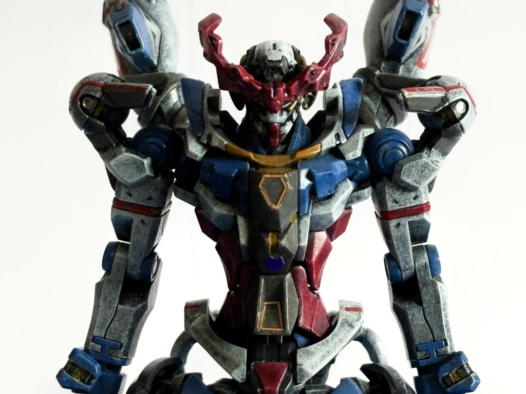 バストショットですこうやって見ると確かにエヴァっぽいですね色分け難しくてシールを貼ったんですが、段差がヤバイですね。水転写デカールが出たらまた作りたいですね映画見てないのでアニメ楽しみにしてます！ありがとうございました