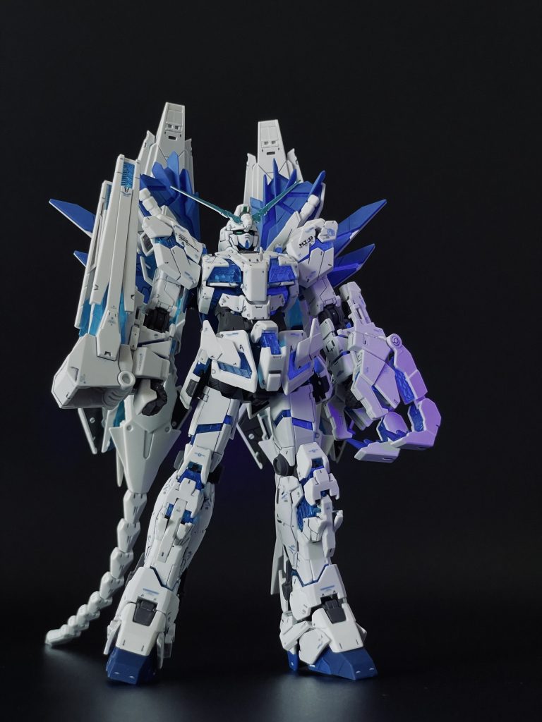 成形色仕上げなので、スミ入れはガンダムマーカーの流し込みタイプを使ってます。簡単仕上げでこのクオリティは素晴らしいですねw