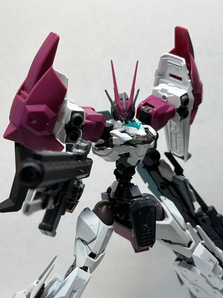 初期案胴体と頭くらいしか面影がないですね…ｗはじめは可変機として作っていましたが、行き当たりばったり過ぎて断念ｗ