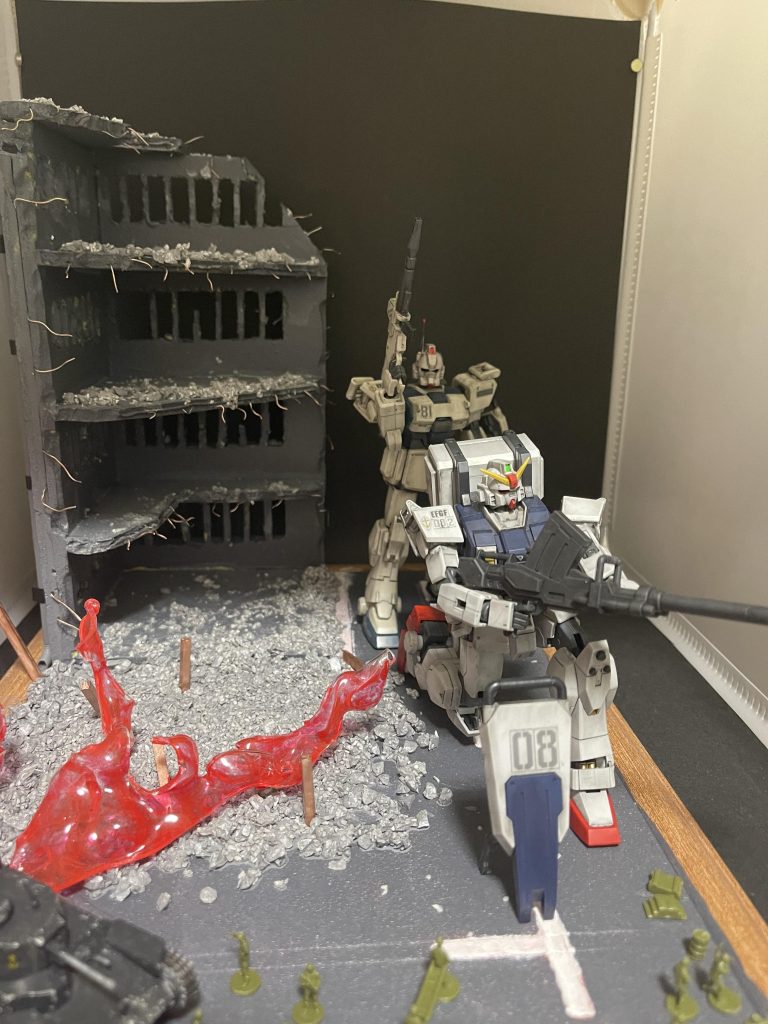 やっぱりカレン機が無いと締まりが無いなと思いました。ジム頭が入っている地上戦セットが欲しいです！再販待ってます！