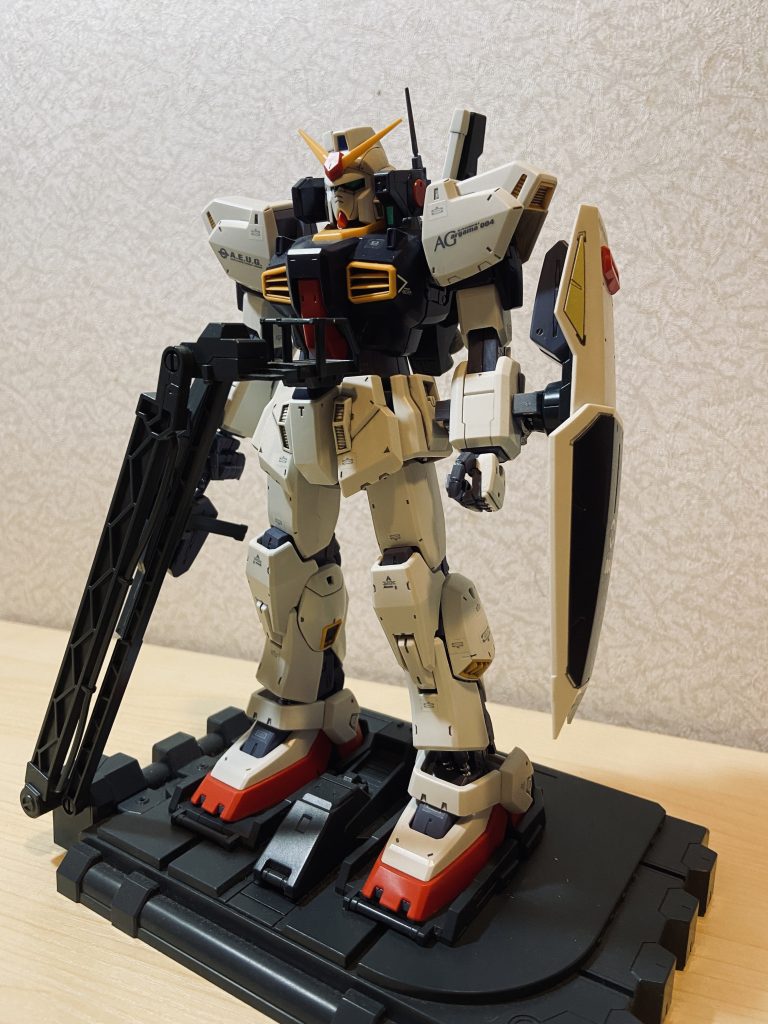 付属のディスプレイスタンドも格納庫タイプですが、結構気に入ってます。