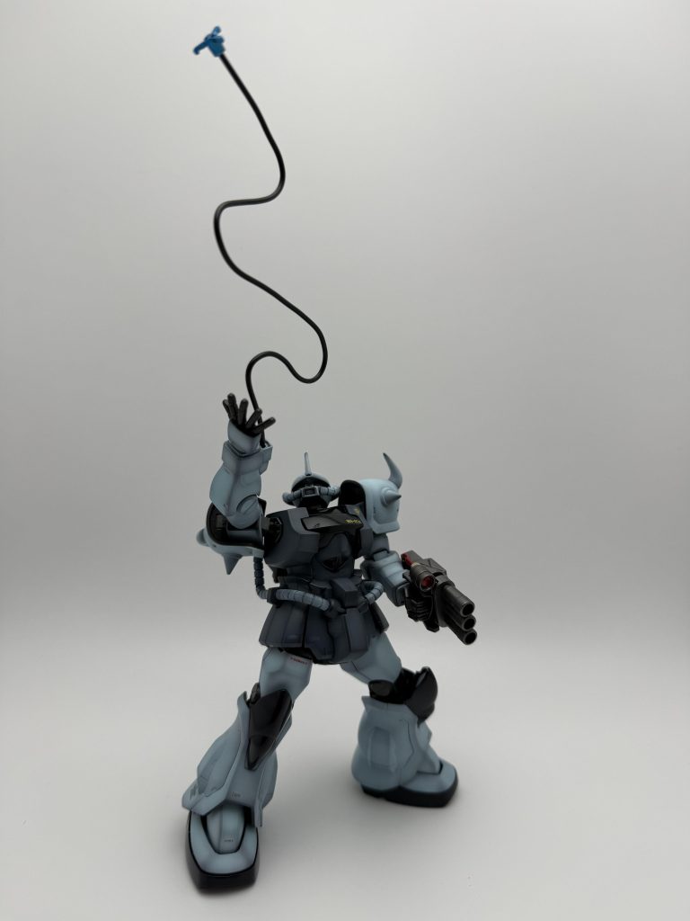 今回は、合わせ目消しでポリキャップ入れ忘れとか、左右を間違えたまま接着するなどの失敗もなく、無事完成させたつもりが・・・