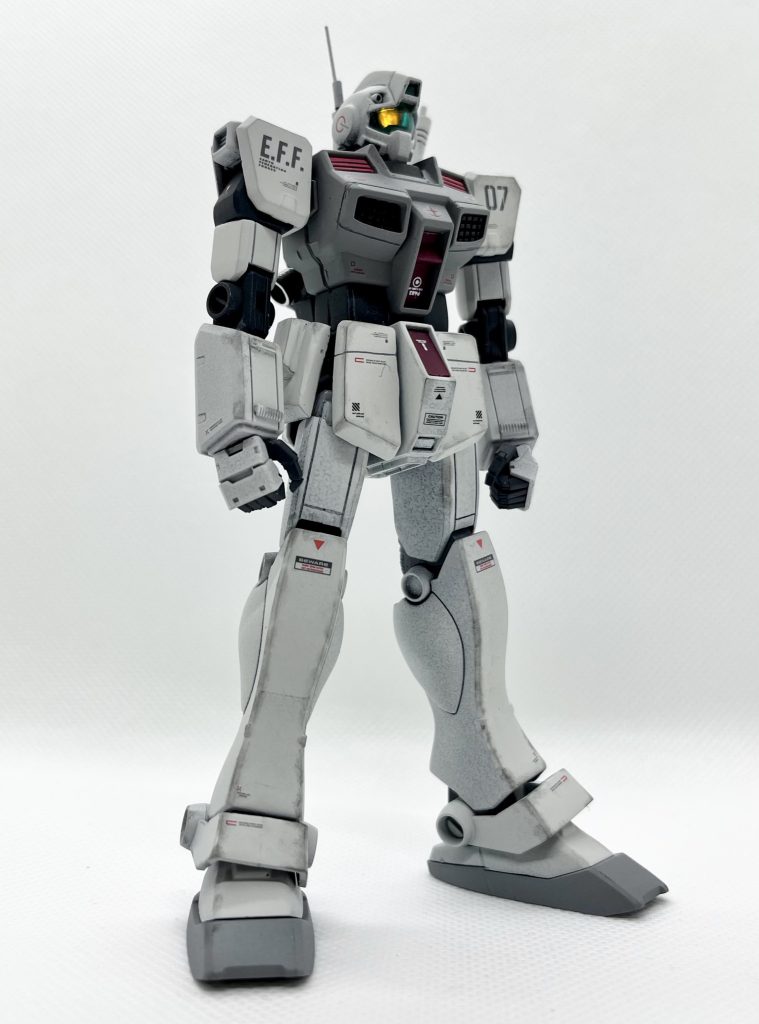 寒冷地仕様ということで、白を背景に撮影。北極基地のイメージです。