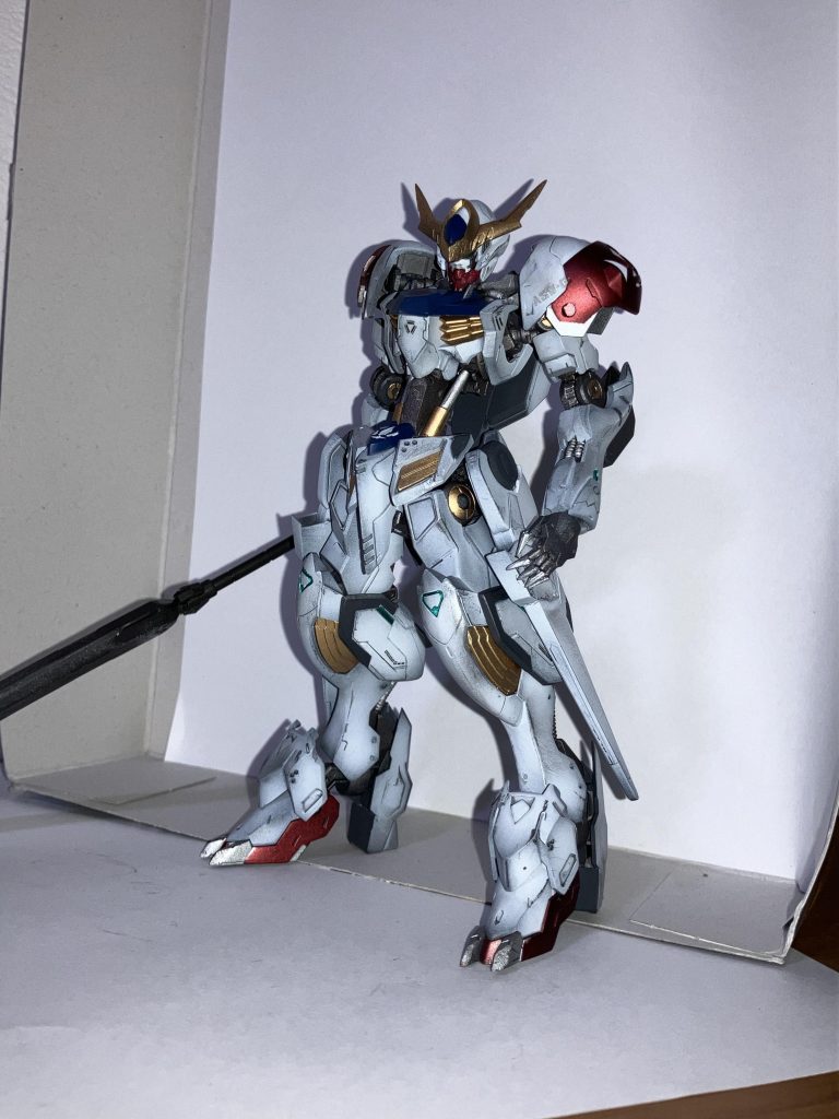 フラッシュ焚いて撮影。初めてのエアブラシ塗装ということでグラデーション塗装に挑戦していて、フラッシュ焚いてるのでコントラストがわかりやすく見えるかと。