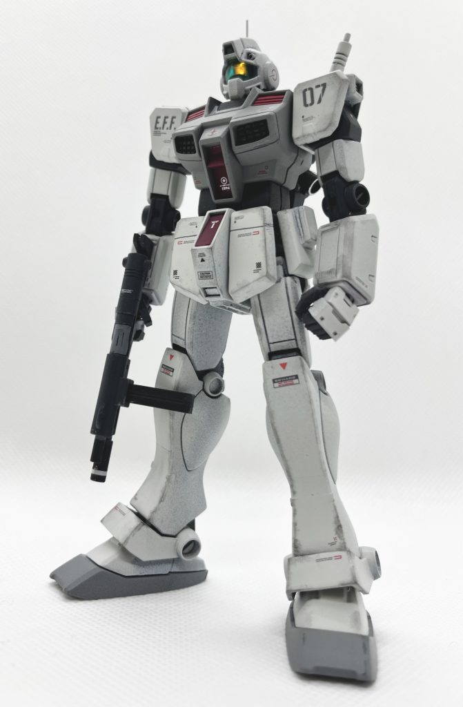 腹部、太もも、上腕を延長するくらいでシンプルに行こうと考えていたのだが、最後の最後で手首の軸が折れて取れなくなってしまいました(汗)仕方がないので手持ちのジャンク山からジム改の腕をチョイスしてミキシング。結果的に手が長くなり、バランスが取れた(気がする)