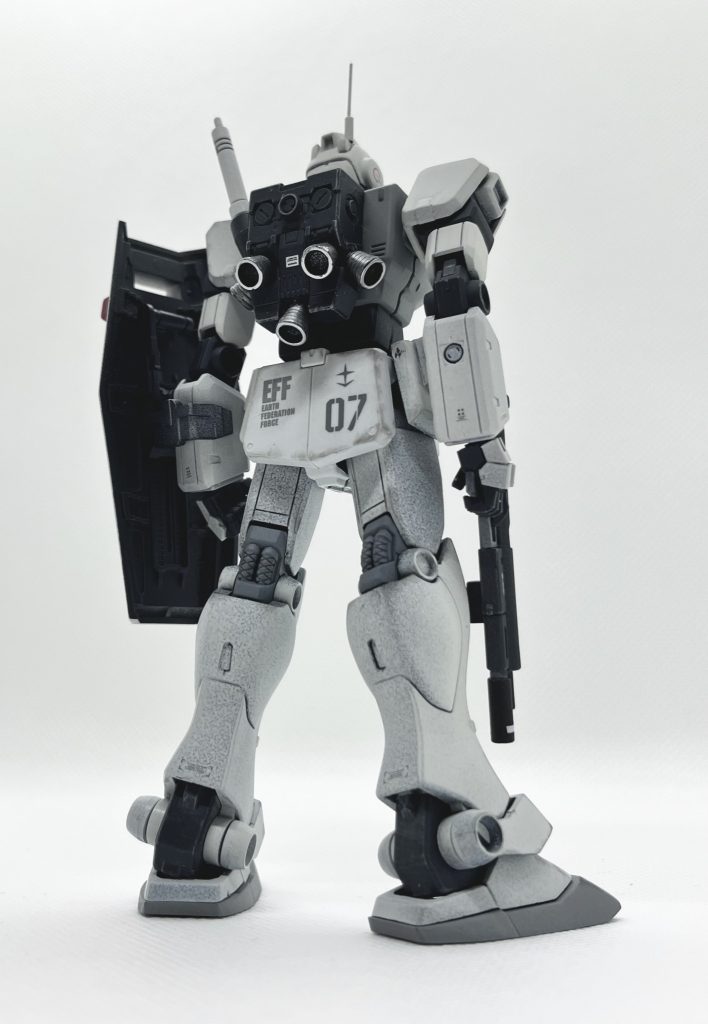 バックショット。元のバックパックが貧相だったので、バックパックはスレッガージムのものと交換ビームサーベルはGM/GMのものを採用。ちょっと長めで忍者っぽくて気に入ってます