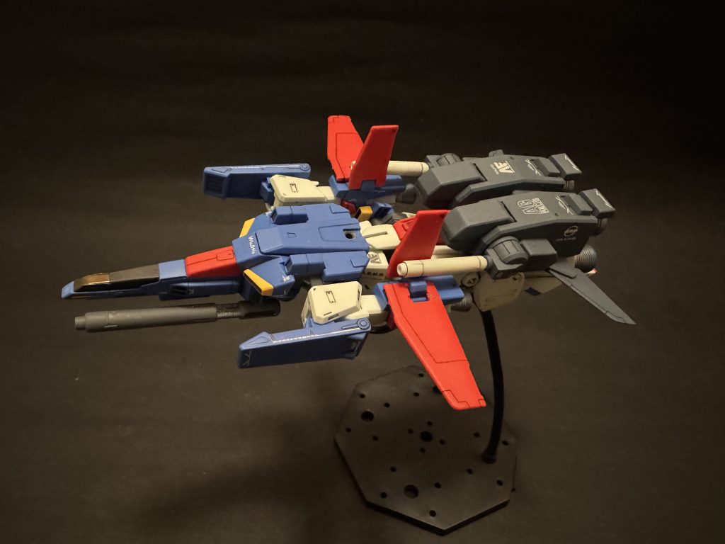 成形色なので変形もへっちゃらあ、トップコートハゲる…