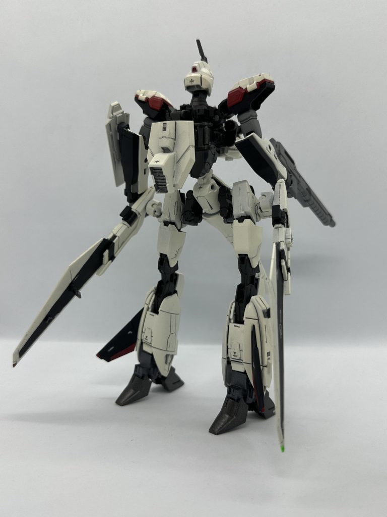 本機は世界平和監視機構コンパス配備用の次期主力MSとして、大西洋連合側がコンペに提出したオーブモルゲンレーテ社と共同開発した複座型試作可変型MSである。可変機構によって大気圏内戦闘においての空戦能力を重視しながらも、100系のフレーム構造を一部に採用することで汎用性を高めており、元々全領域機種として少数配備予定であった草案の機体をコンパスの発足を機に設計し直し開発された。内部に流用パーツを多数採用したことで保守的な設計をしながらも、新たな可変機構と可変前進翼を採用するなど前衛的な設計も併せ持っている。機体名は