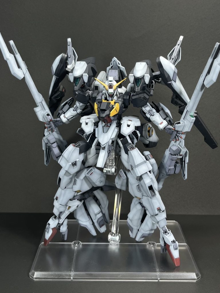 最終決戦仕様ということで、AOZハイゼンスレイIIラーに寄せて作ってみましたが、流石に変形までは組み込んでいません。フルドド部分はファラクトからそのまま。ウルのフェーズドアレイキャノンで砲身を延長しています。