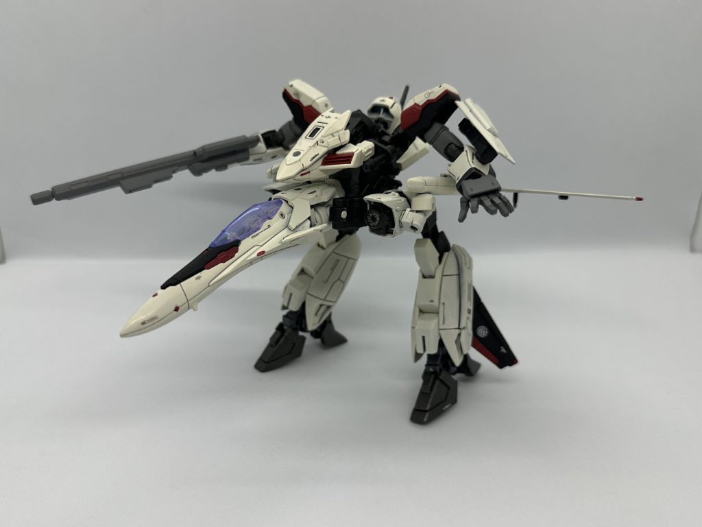 ガウォー…くではなく！あくまでMS、MAの中間駐機形態です！ランディングギアは下手男の技術力が弱いからもとい、わざわざ用意せずともMS用のカタパルトでの出撃を可能にするため、このような形態を用意されています。