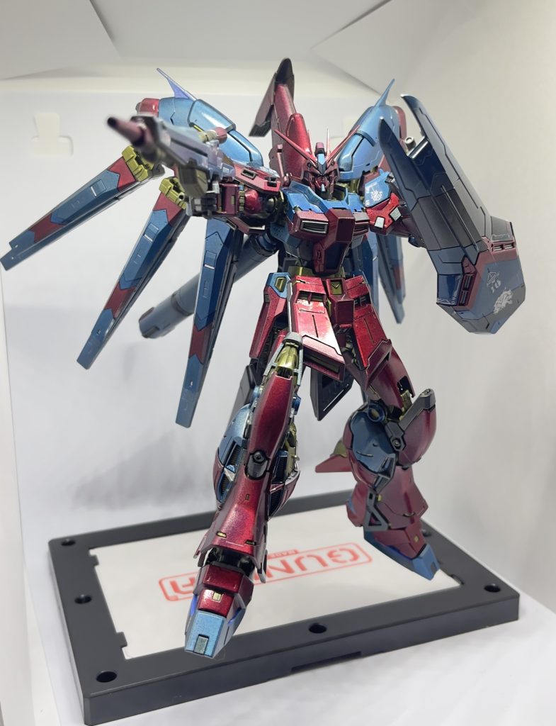 ライフルを構えた状態です。