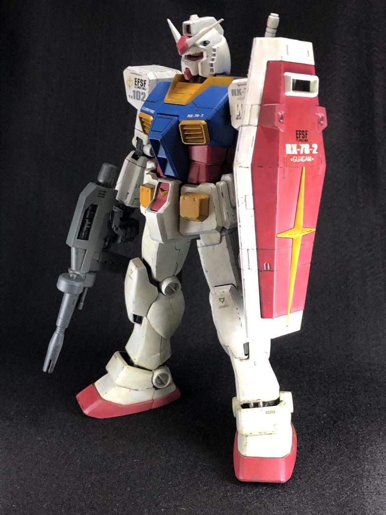 グレーサフからガイアノーツのEXブラックを塗り、その後に茶、緑、黄色、青をスポットで吹いてファレホで筆塗りしました。