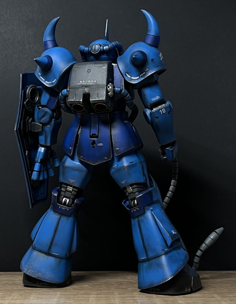 ブラックとグレーで二重にウォッシングして、マーカーやウェザリングマスターで調整した後、ドライブラシをしていますドライブラシ、本当に便利でいつもお世話になってます…