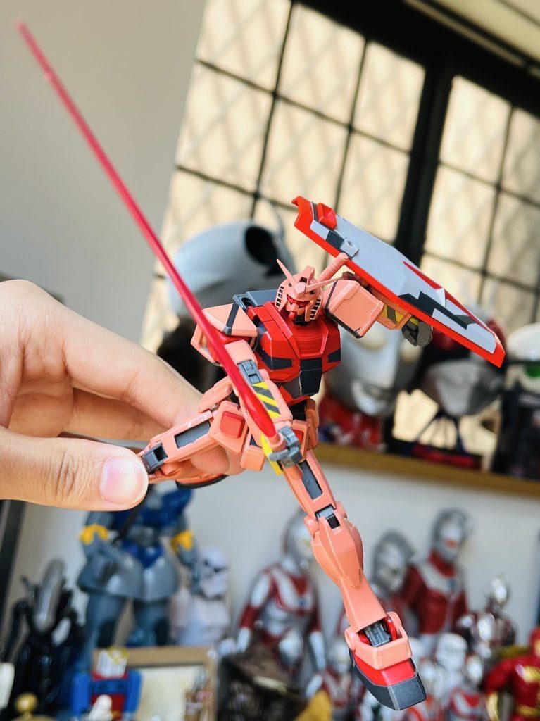 赤いガンダム–4枚目/制作者：カービークーク