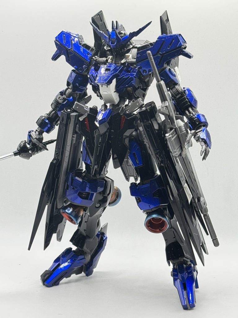 サーベル持っている姿バチバチにかっこいいですよね……左手のハンドパーツもいかにも悪役!って感じの鋭さ惚れ惚れしちゃいます……