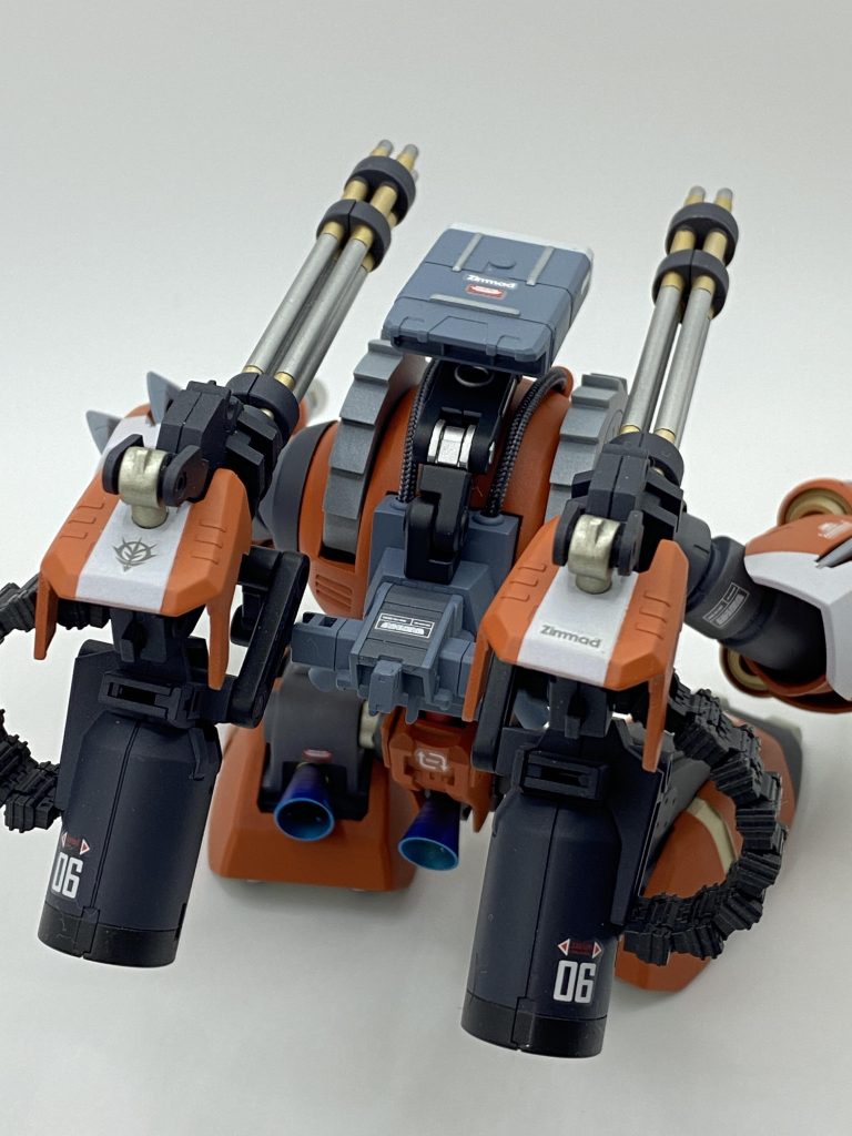 ノーマルのバックパックに3mmジョイント穴を開けてオプションを接続していますが、内部にはジョイント受けなどを作成しています。