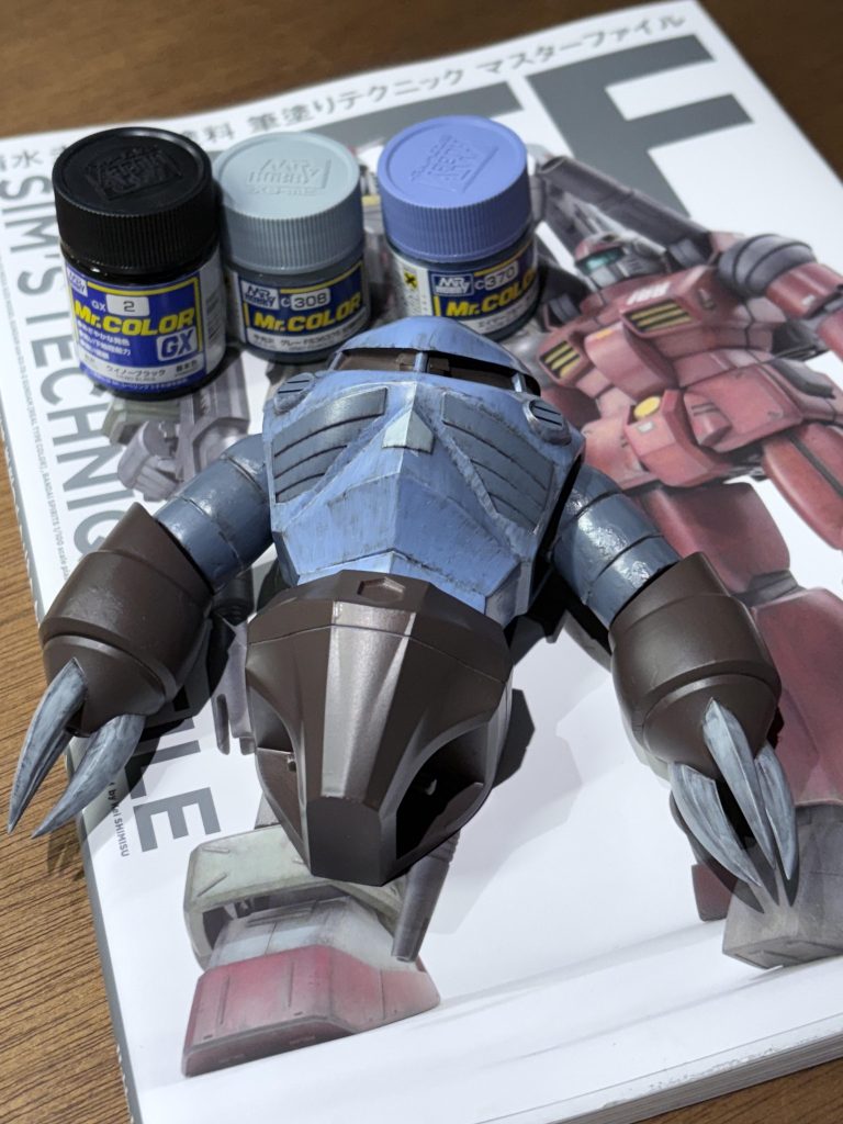 筆塗りは清水圭:水性塗料筆塗りテクニックマスターファイルを参考にラッカーで仕上げています薄い少量の塗料を地道に塗り重ねていくことが筆目を悪目立ちさせずにかっこよく塗るコツだなと思いました