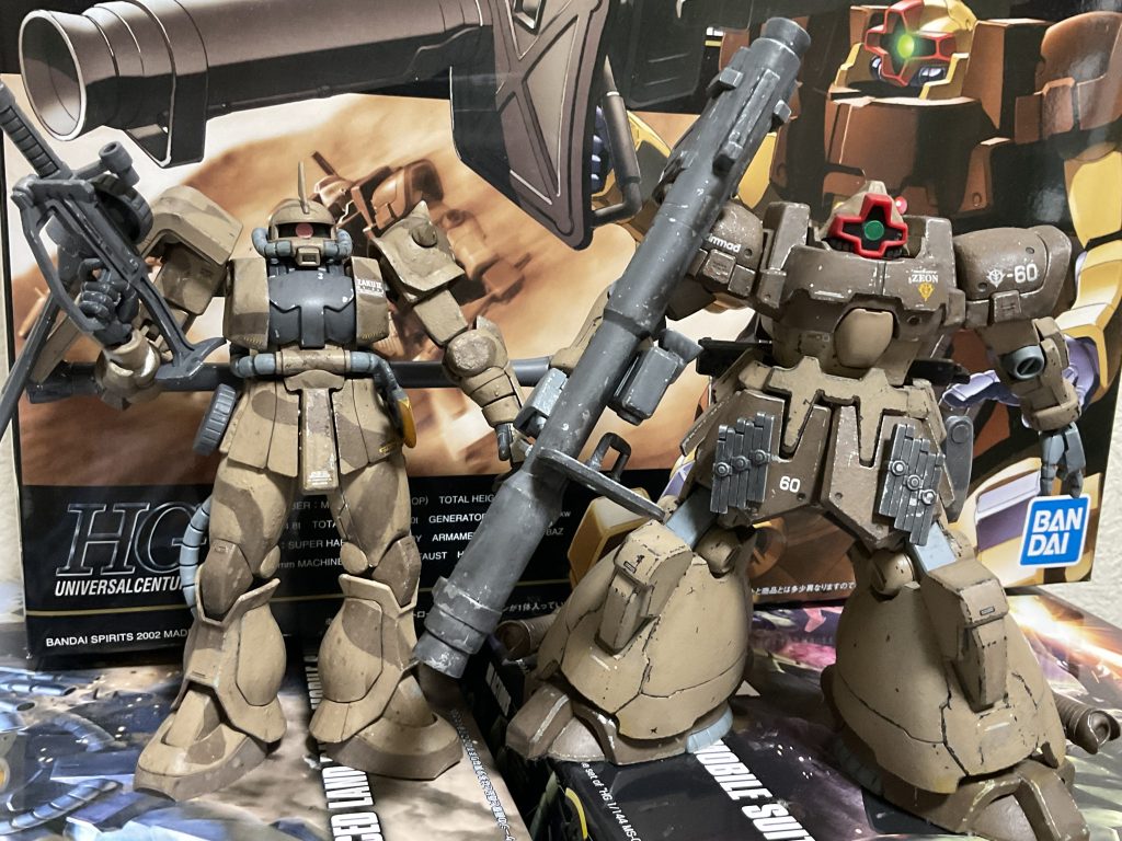 余ったスプレーで古いザクもついでに塗って並べてみました