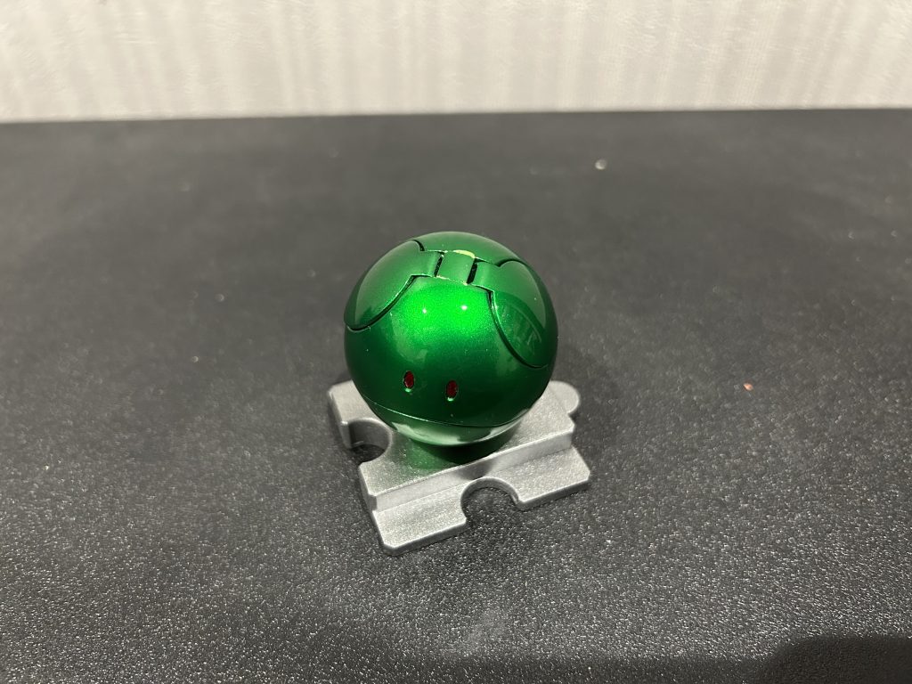 最後の組み立てで後はめ加工した合わせ目が割れる地獄…塗装も厚い所が割れたので広範囲禿げ泣いた