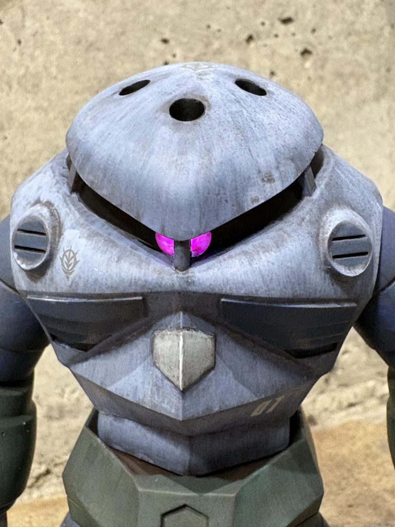 とはいえ、ラッカー使ってたり、ベースの下地はマホガニーだったりで初手から亜流になってます笑・脚の褪色感と頭頂部のグラデーションはかなり上手く出来た気がします・コクピットハッチのエッジのみピュアホワイトでハイライト入れてます