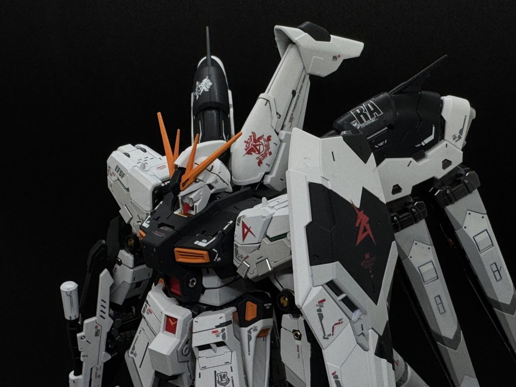 RG Hi-νガンダム–3枚目/制作者：ベンチマン