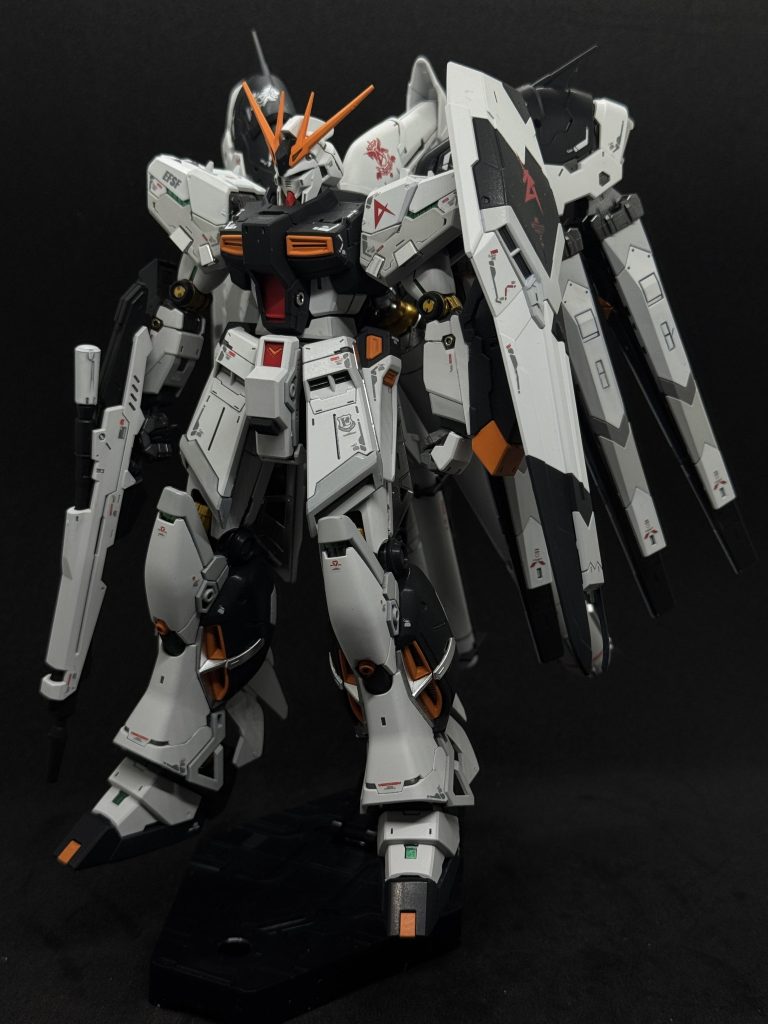 RG Hi-νガンダム–4枚目/制作者：ベンチマン