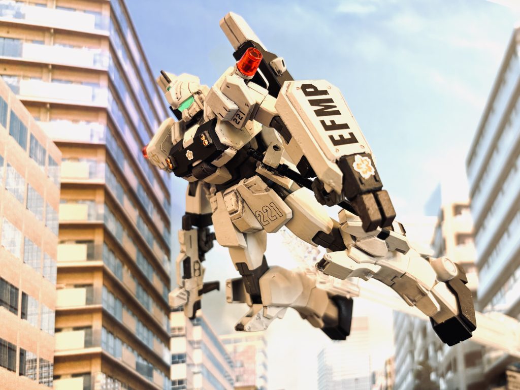 「221」のナンバーは、「特別遊撃2課第2小隊1号機」を表しています。そうです、2課第2小隊です。では、発進します。