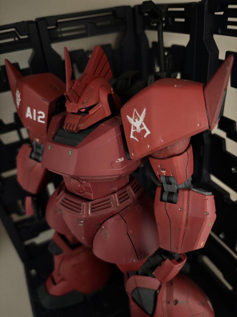 斜め上方より！胸部にニュータイプセンサー。