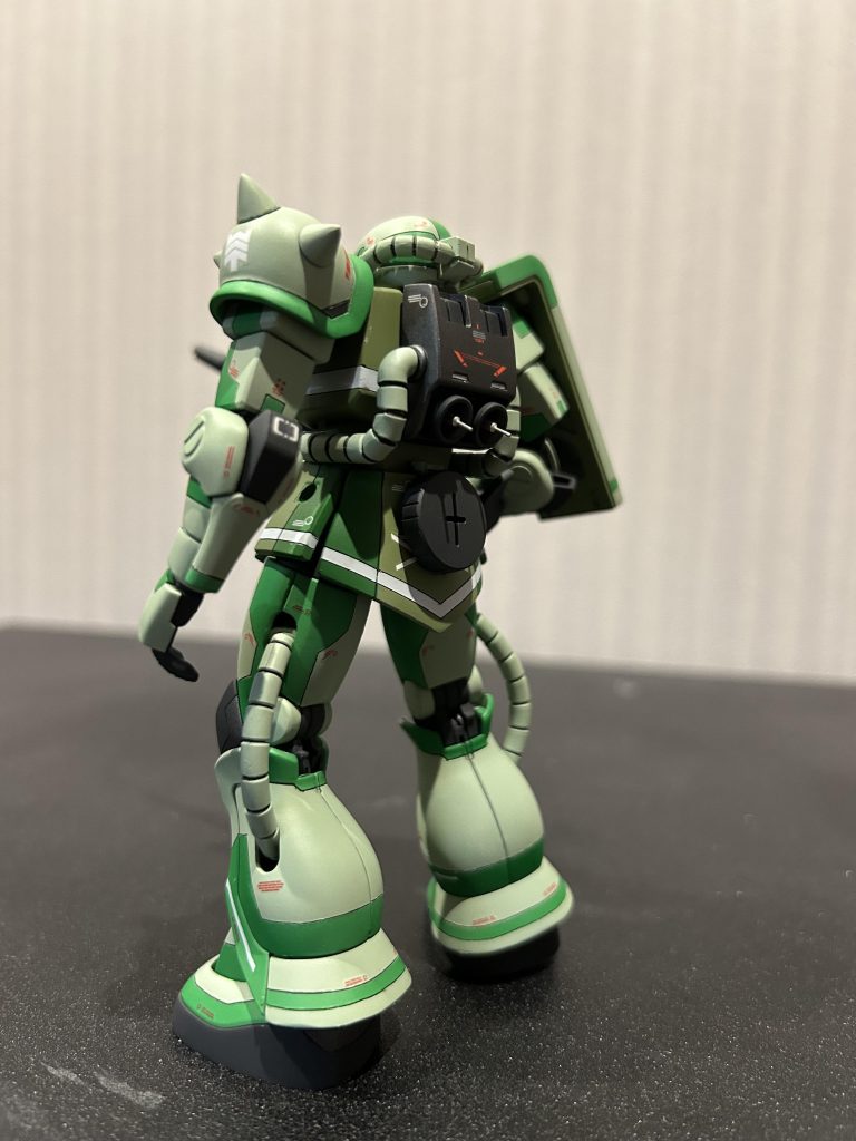 ベースカラーが暗めだと良い感じになるが明るめの場合、クリアカラーの発色良くなり過ぎて極端な色調に