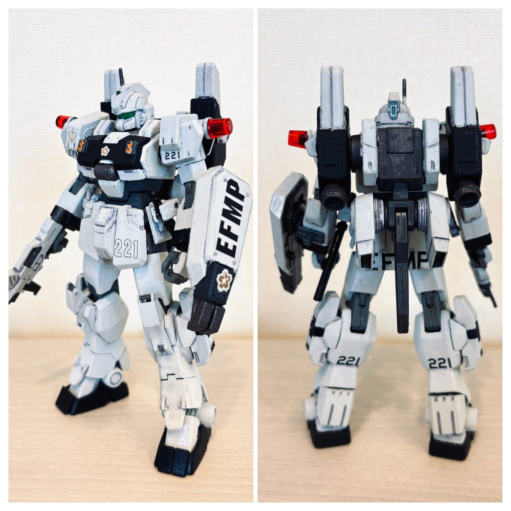 後に、バックパックの換装と、脚部スラスターを追加装備。OSの書き換えを行い、空間戦闘仕様となります。それにより、コロニー周辺宙域に待機したMS空母から、直接発進が可能となり、各種遊撃作戦に柔軟な対応が可能となりました。また、コロニー内の戦闘でも、推力の増強による高機動での戦闘や、短時間の対空戦闘が可能となり、制圧力が増しています。