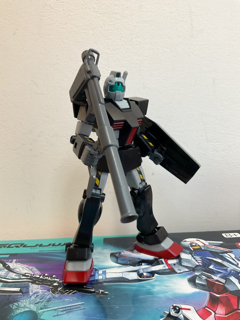 ジムの武器といえばビームスプレーガンですが、何となくハイパーバズーカを持たせたくなりました。何となくです。