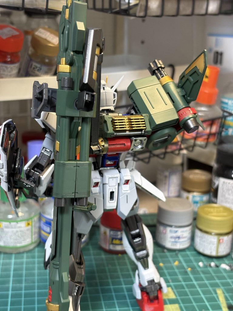 ランチャーストライクが個人的には好きですね😁そしてこの機体のパイロットはムウさんです。コックピットに鎮座している塗装したムウさんも写真に収めたかったのですがコックピットが開かず塗装剥げてしまったので諦めてました🤦