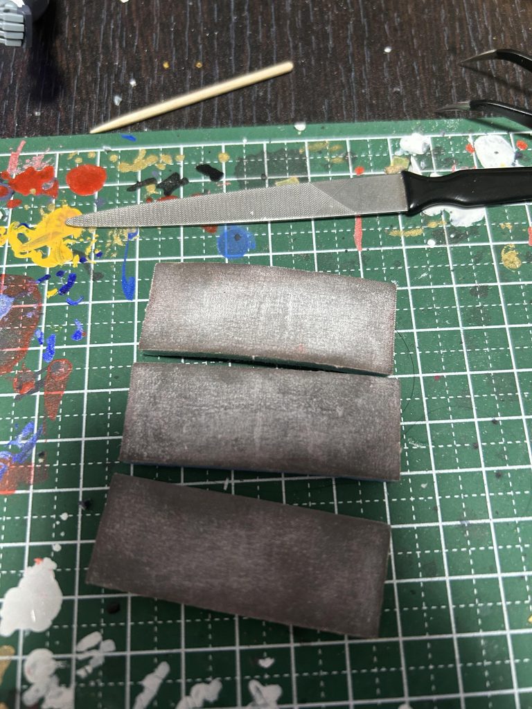 皆さんに質問ですゲート処理してるのですが皆様はスポンジヤスリどのくらいまで使って変えてますか？？自分が使ってるのは神ヤスの600,800,1000番です！良かったら教えてくださいまし！！