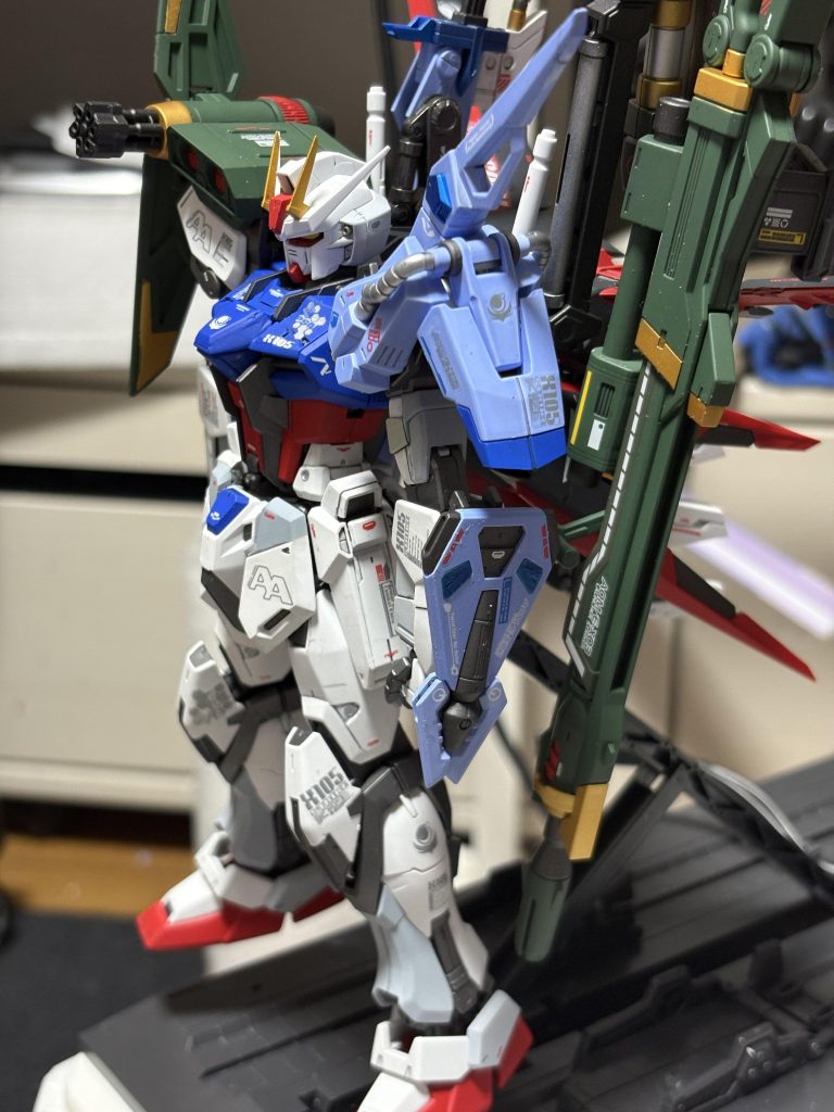 諦めて取り敢えず応急処置⛑️ふらっと寄った模型店で素組のMGストライクと奇跡のご対面💓💓