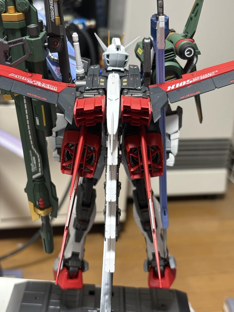 個人的にはアグニの塗装が1番上手く色分けできたかなって思ってます。本体はRGの色合いにいてみました。