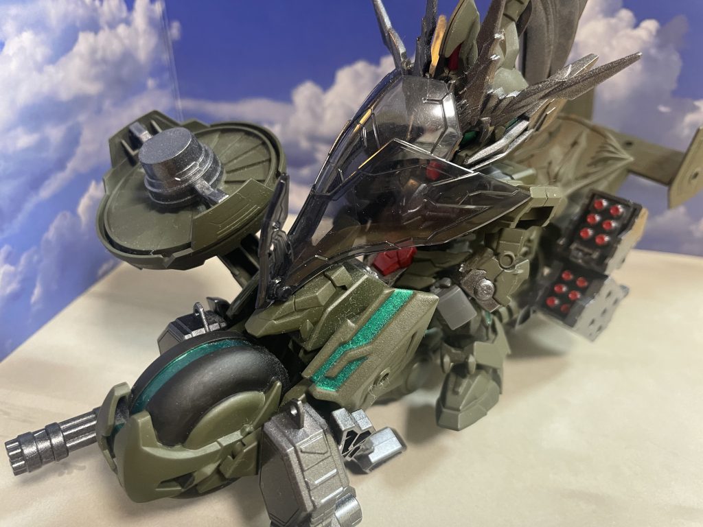 キャノピー的な。よく見えなくなっちゃったので左プロペラ外してみました。