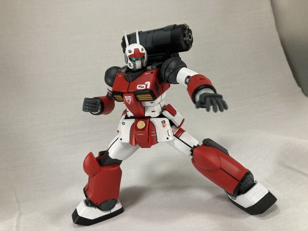 GG01:ガンガンファイター(レッド)ガンキャノンをベースに大きなエネルギータンクを背負いライフルとシールドを装備したバランス型の機体、武装は合体時は使わず完全なバーチャルに移行したGBNだからこそ許される無法の投げ捨て使い捨て合体時は胴体と腰とバックパックを担当、機体全体のエネルギー供給と全体を繋ぐコアの部分を担う