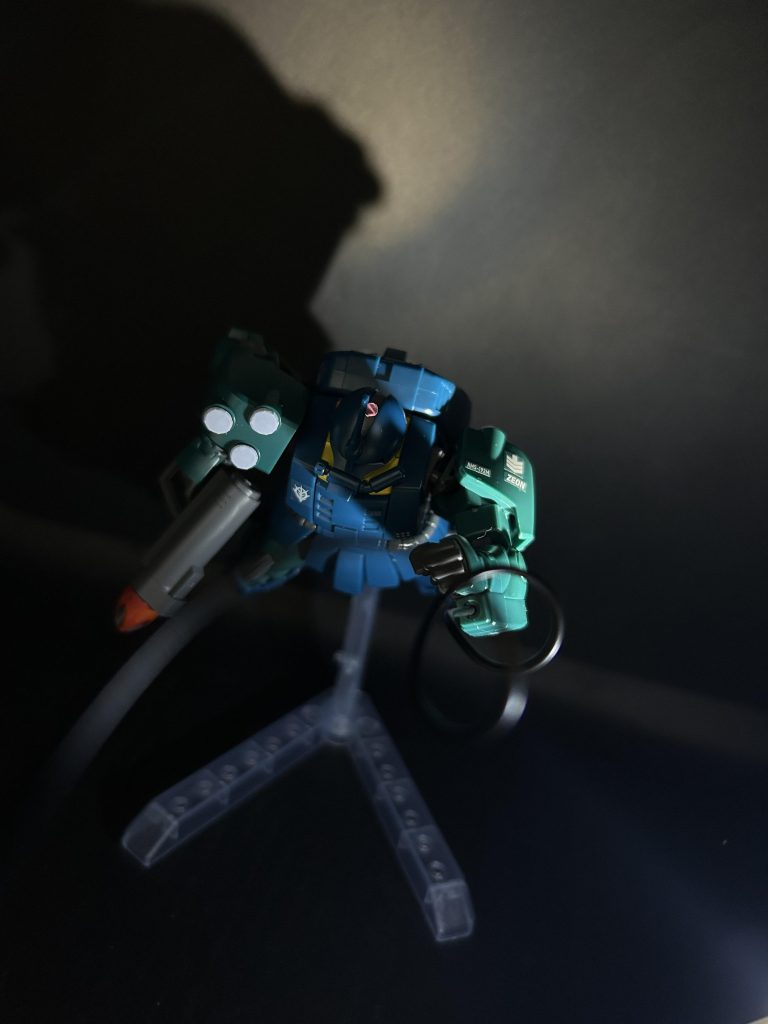 モノアイを上向きにしてみましたいつか技術ができたら磁石かなんかで何回でも動かせるようにしようかなと思います