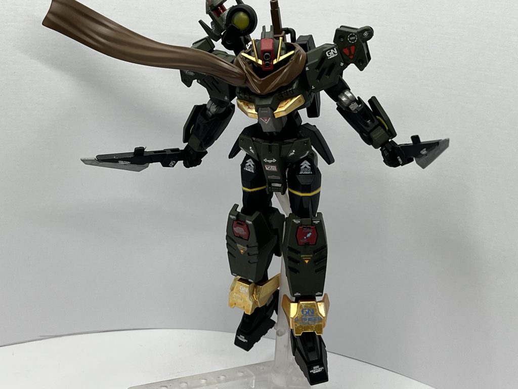 武装パージ使い切ったり破損した武装は切り離して機動力に変換していくバトルスタイルとあったので軽装姿散々ボディにGNデカールあるのに付いてないのもダメやなと思いアメイジングエクシアで余ったGNドライブをバックパックに外付けドライブ内部は身体に悪そうなレッドで塗っております