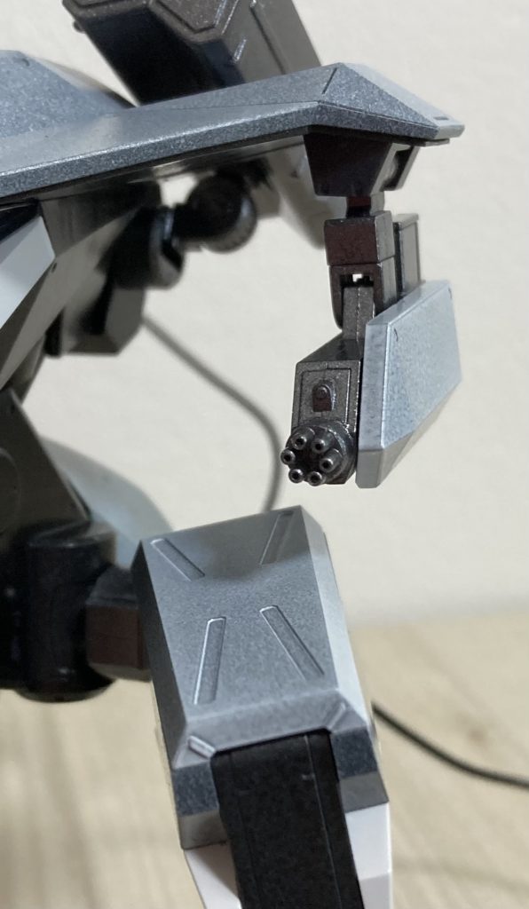 元キットのバルカンの先端をガトリングに変更