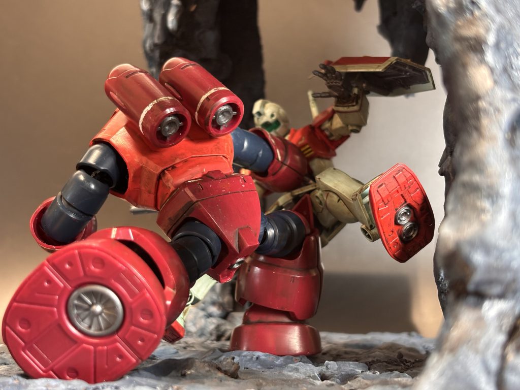 ある連邦兵士の記録より「我が軍の最新モビルスーツが何もできず破壊されました。噂に聞く赤い彗星の話はジオンによる作り話だと聞き流していましたが、まさかこの目で見ることになるとは思いませんでした。」あまり見ることのない連邦兵士の目線からの画像です。