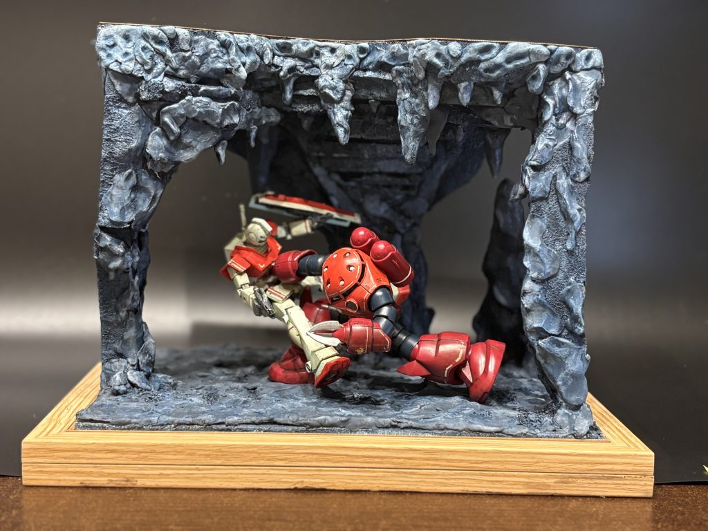 以前作ったジオラマ「WAVERIDER」はサイズを考慮せず作成した為、置き場がクローゼット最上段になってしまいました😱同じミスを犯さないよう今回はコンパクトにまとめました。