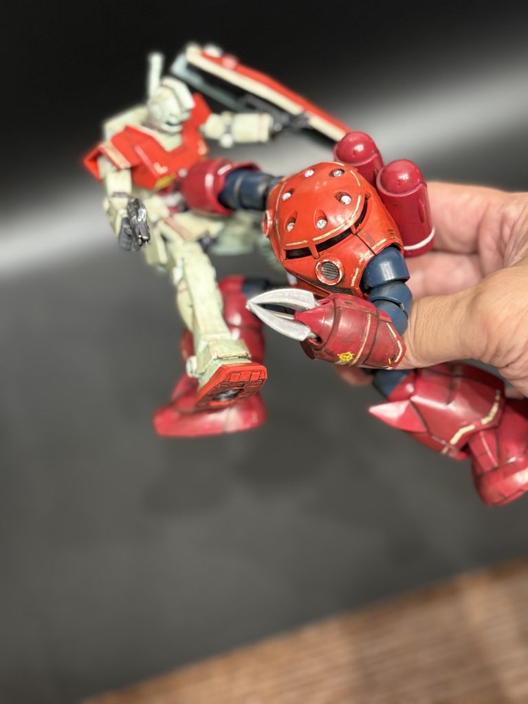 写真が撮りにくいのでベースから出しました。抜群の安定感。