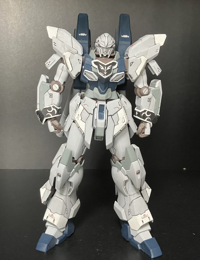 正面から。今回は成形色仕上げをしてみました。よくこの仕上げ方法をお見かけしますがやはり簡単に上手くは出来なくヤスリ跡がかなり目立つトコが出ました。修行が足りませんね。