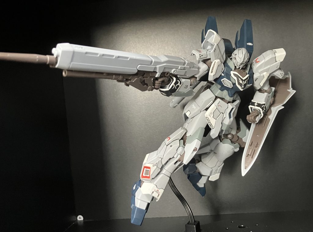 今回はトップコートに水性つや消しスムースクリアーを塗装しました。武器は合わせを消したぐらいでほぼ何もしてませんが良い感じになった気がします。噂通りスムースクリアーはとても優秀でした。