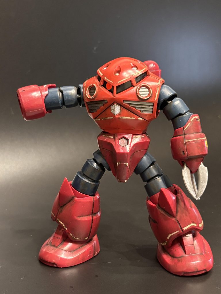 シャアズゴ。ピンクにふらず、ポスターのイメージでオレンジに寄せてみました。白、黄色ラインはいつも通り手描きです😊